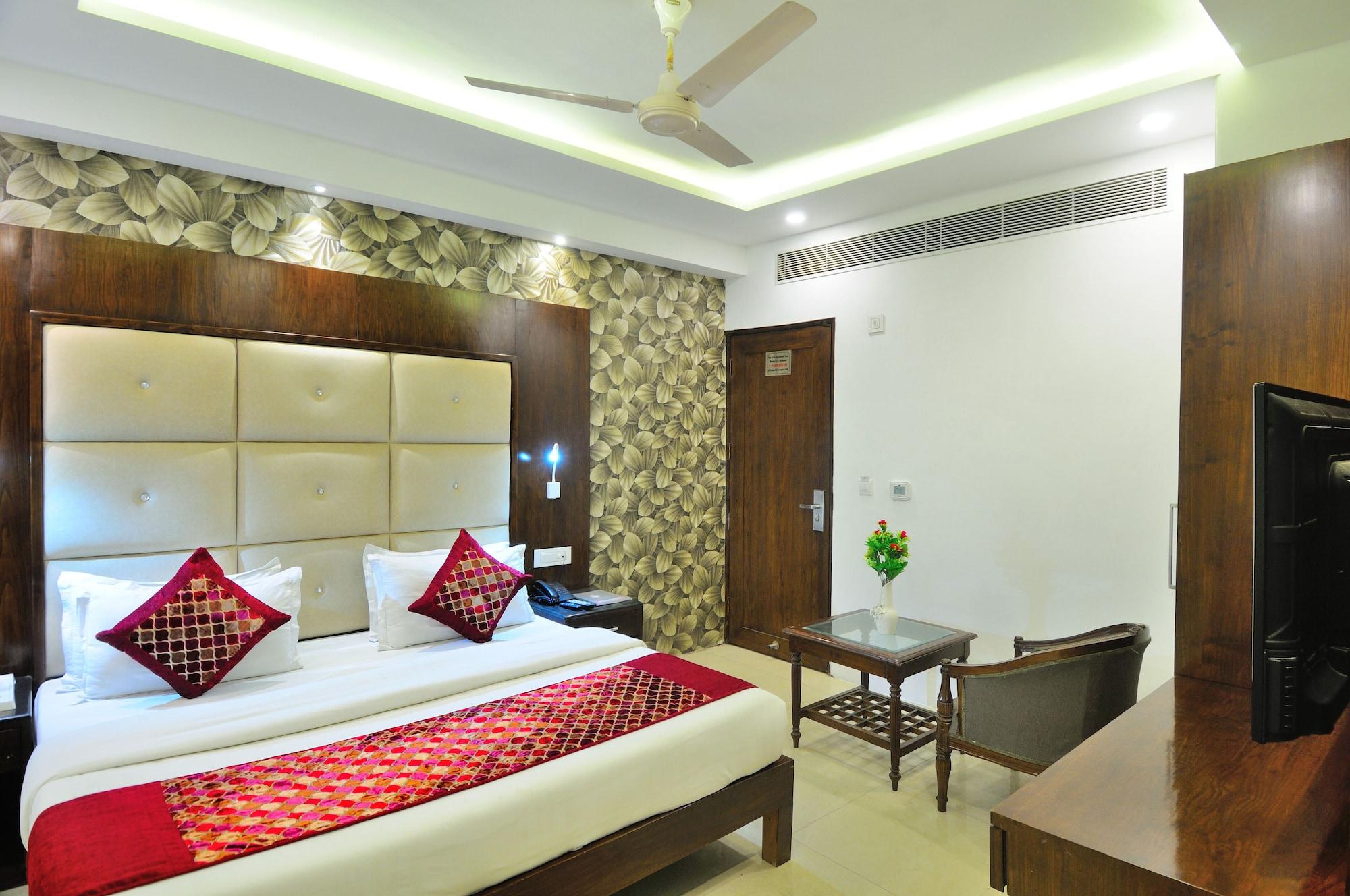 Yuvraj Deluxe Hotel 3*