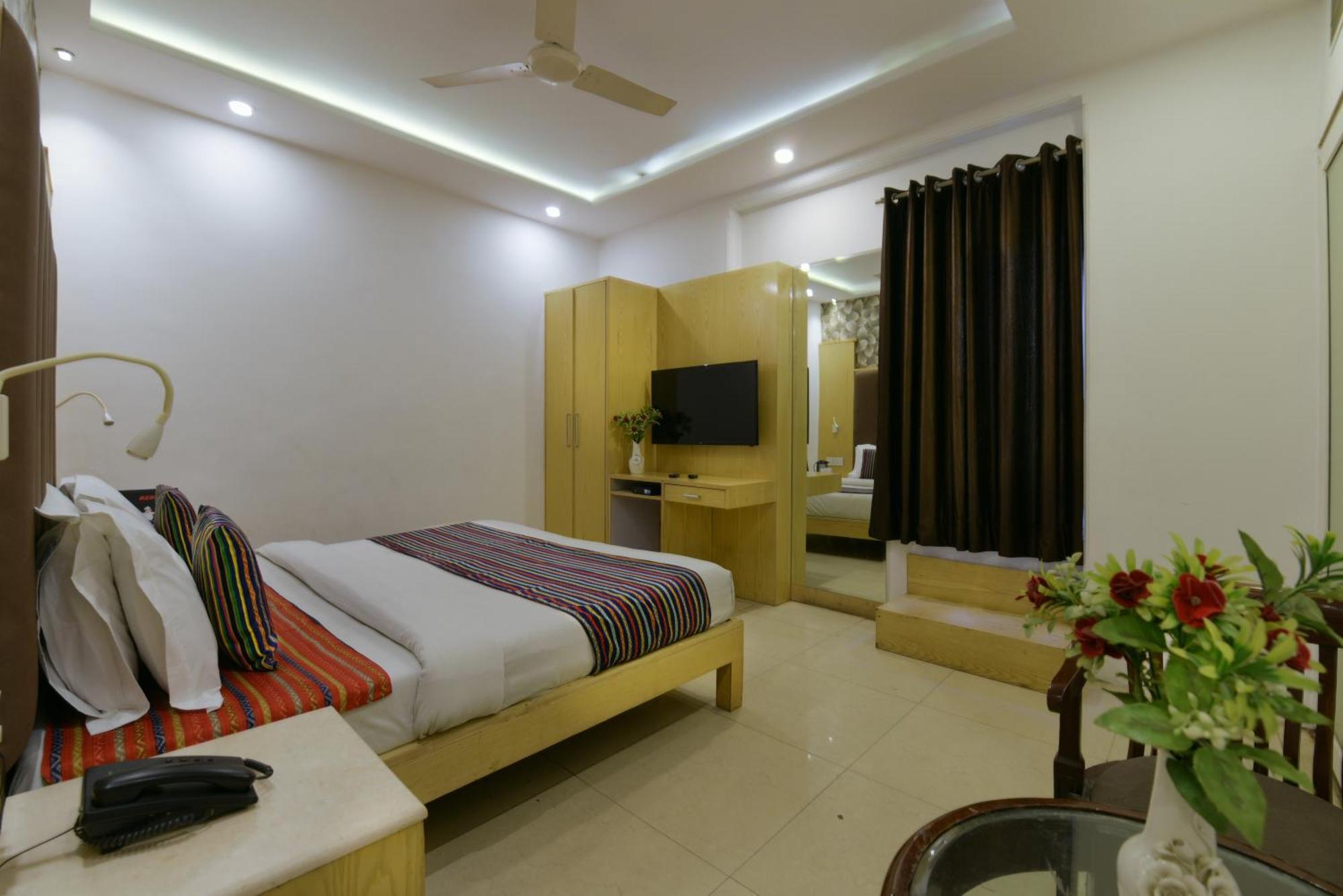Yuvraj Deluxe Hotel New Delhi