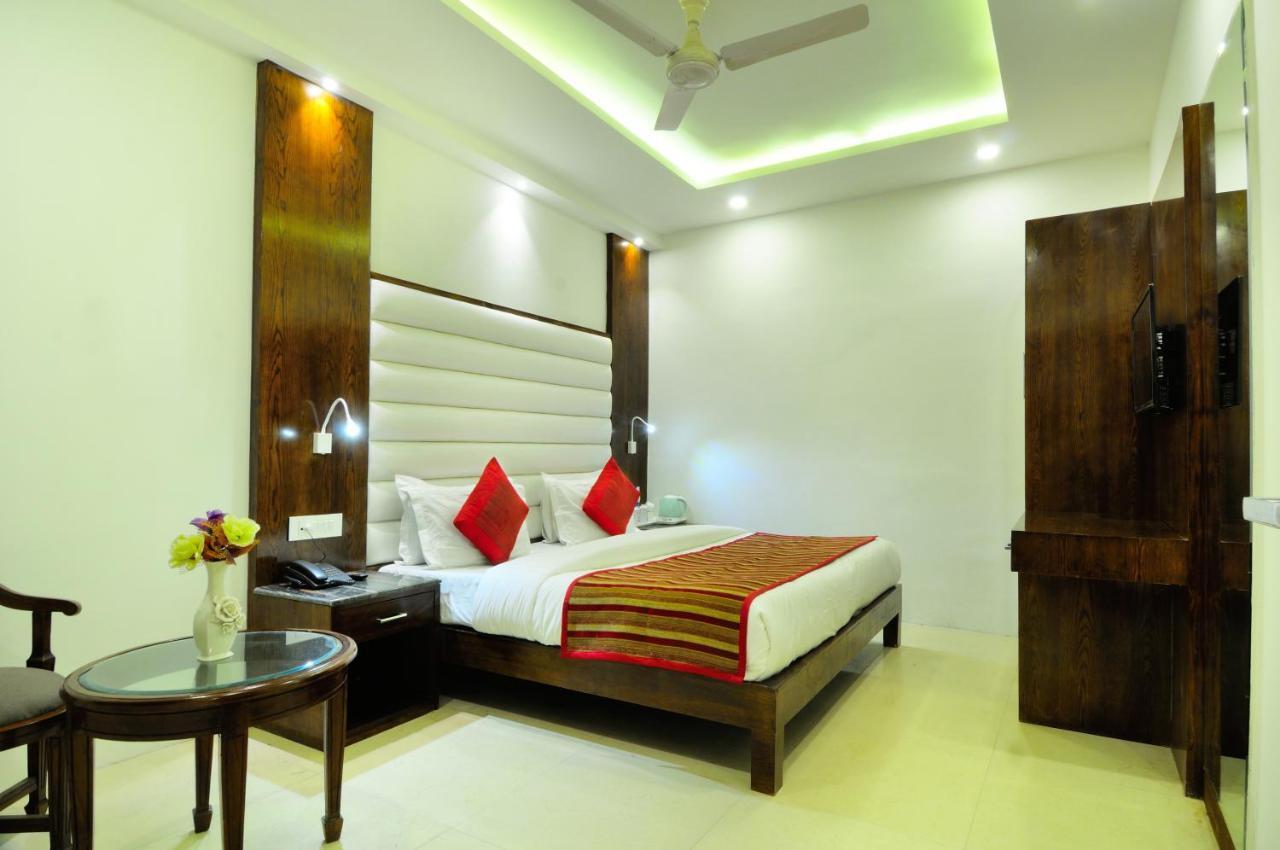 Yuvraj Deluxe Hotel New Delhi