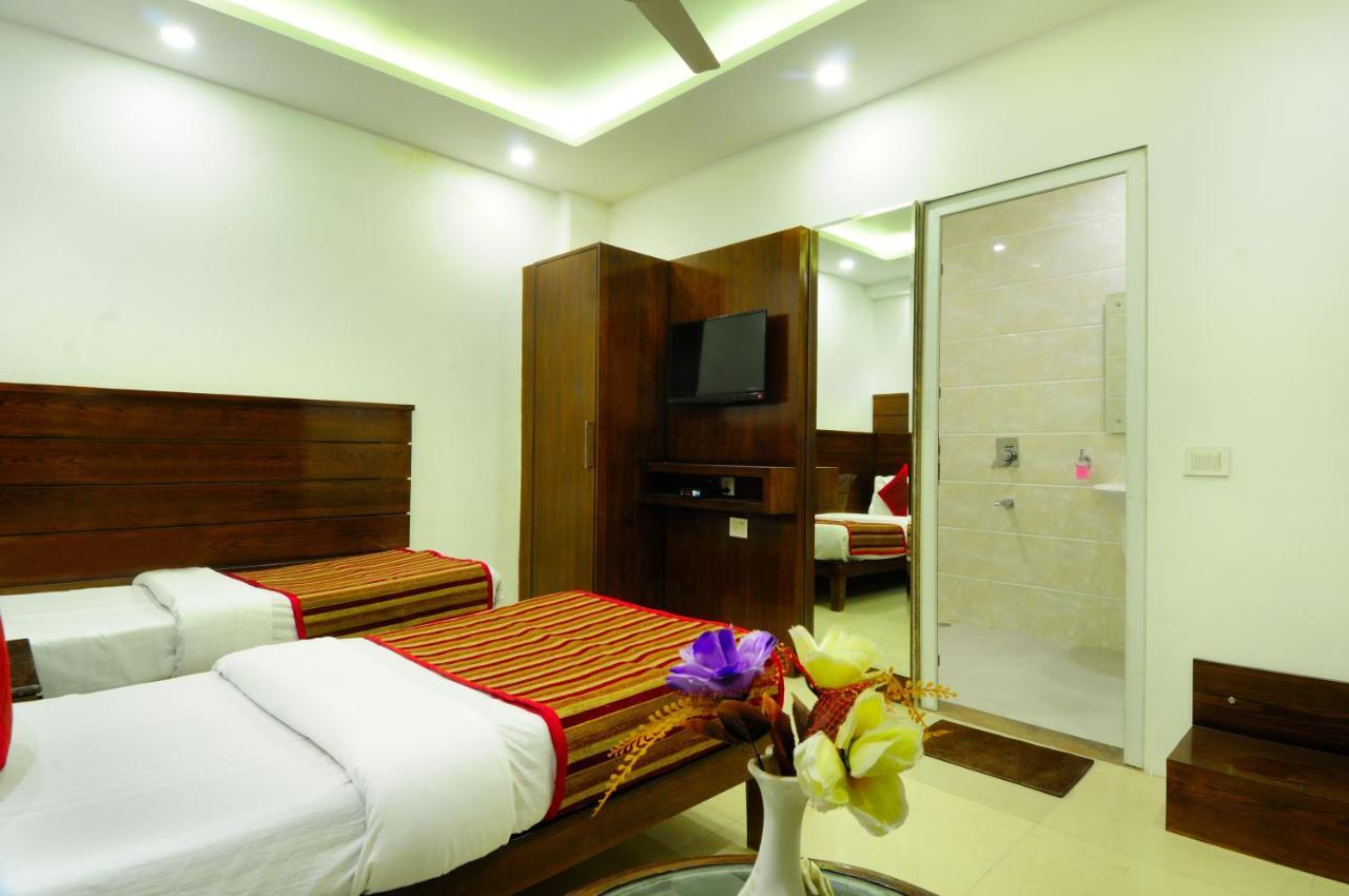 Yuvraj Deluxe Hotel 3*