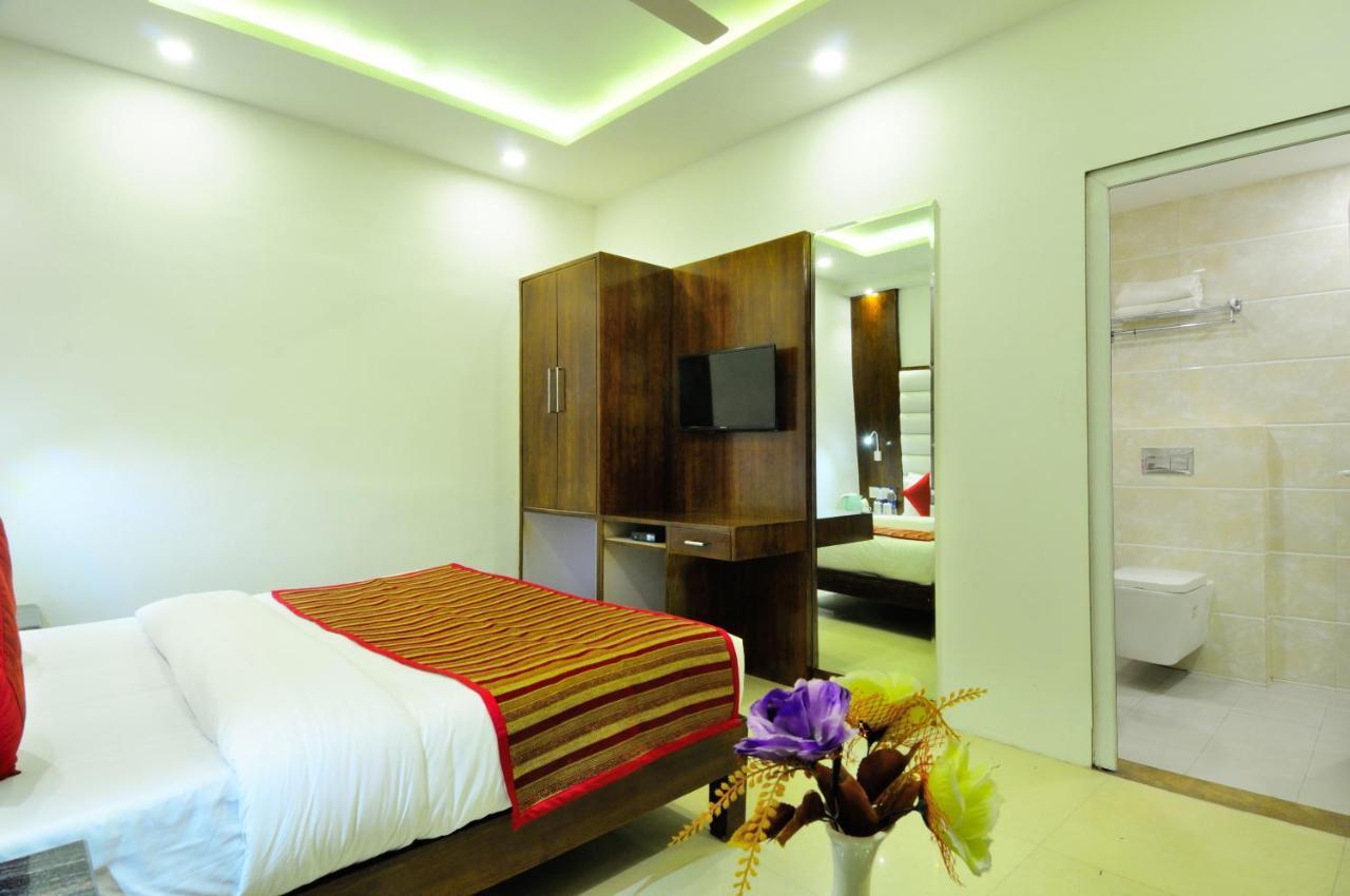 Yuvraj Deluxe 3*