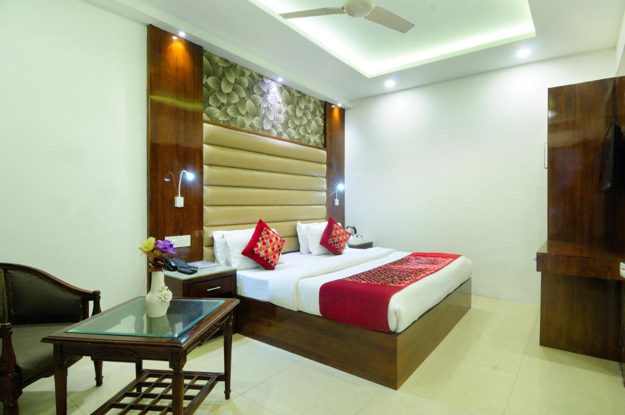 Yuvraj Deluxe Hotel New Delhi