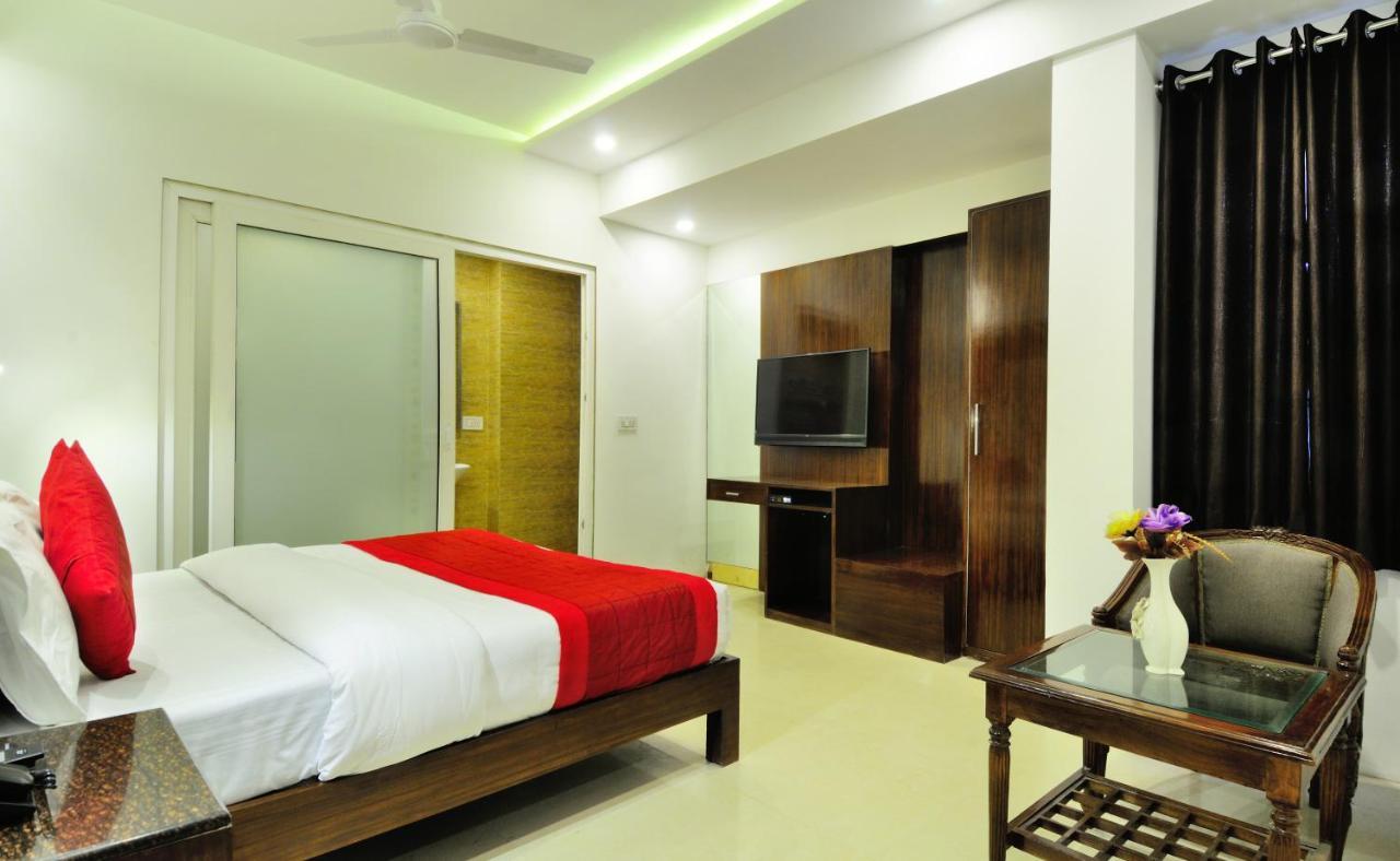 Yuvraj Deluxe 3*