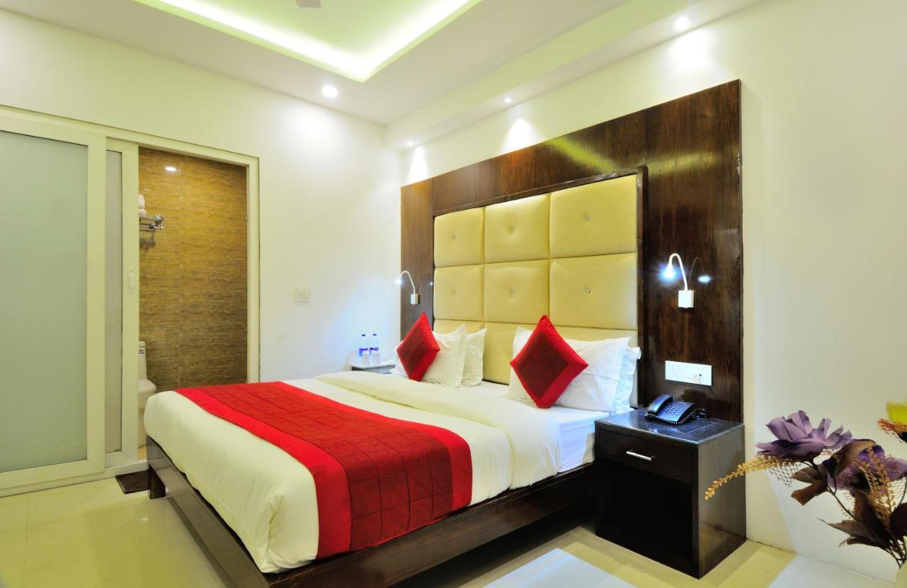 Yuvraj Deluxe Hotel